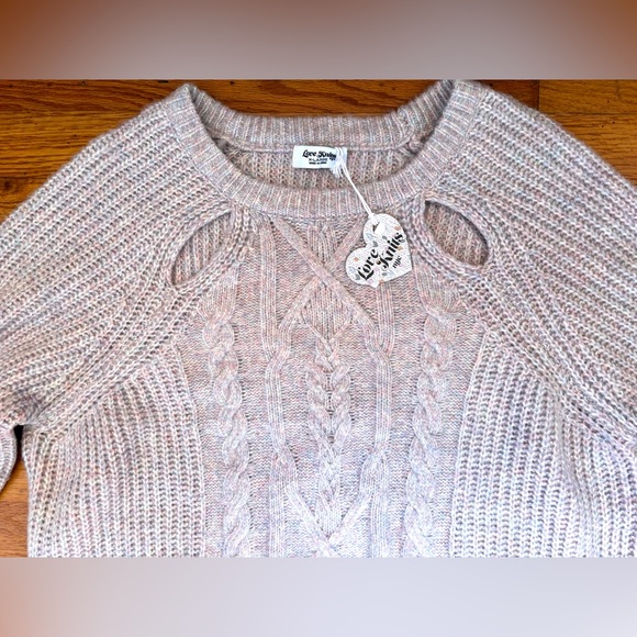 Love Knits NWT Cropped Long sleeve Sweater with Cut Out Shoulders Women’s XL - Picture 3 of 7